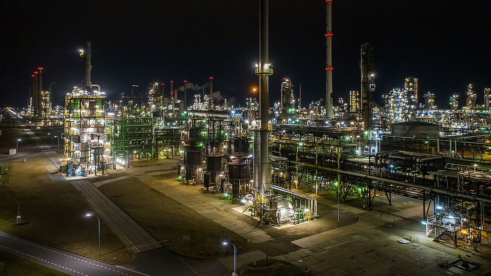 Illuminated PCK refinery installations in Schwedt at night